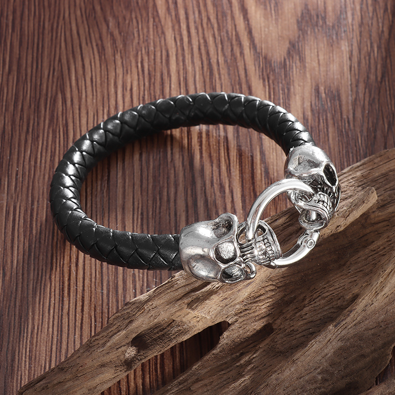 Gothic Skull Ring - Bracelet gothique en cuir tressé noir
