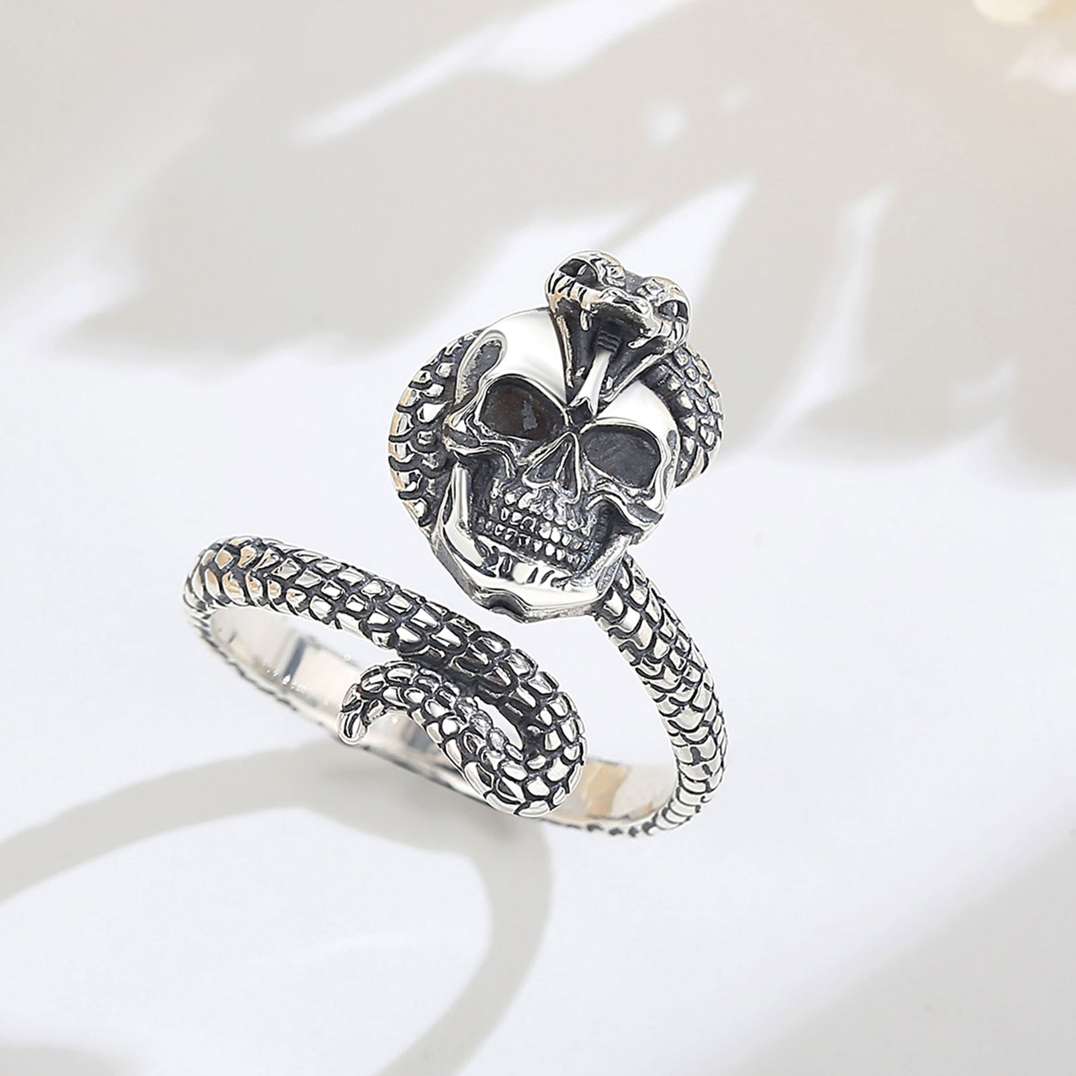 Bague ajustable Eudora en arge - Gothic Skull Ring avis et prix