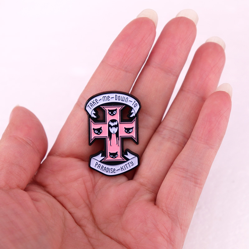 Broche en Émail avec Croix Ros - Paradise Jewelry & Watches Llc avis et prix